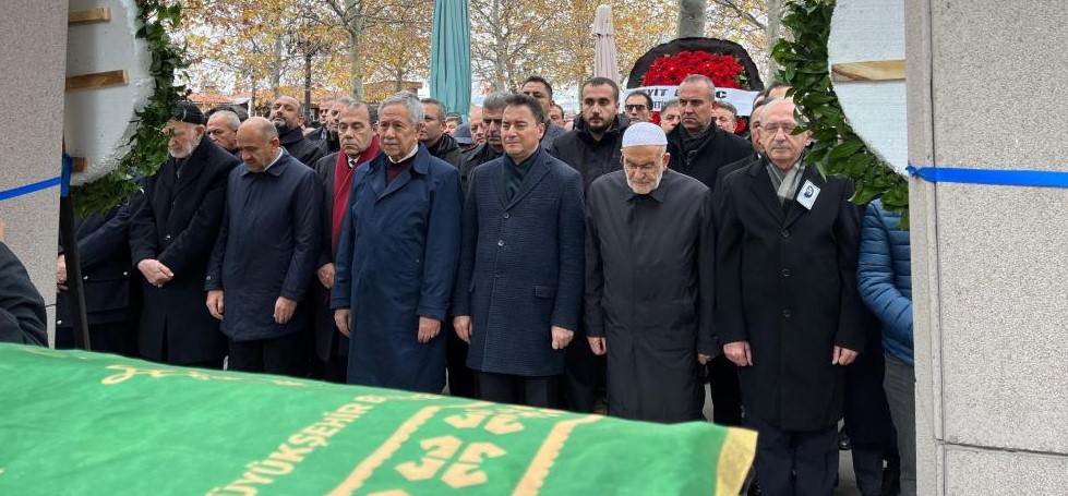 DEVA Partisi lideri Babacan’ın annesi son yolculuğuna uğurlandı