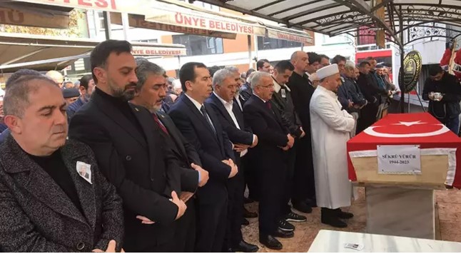 Eski Bakan Şükrü Yürür, son yolculuğuna uğurlandı