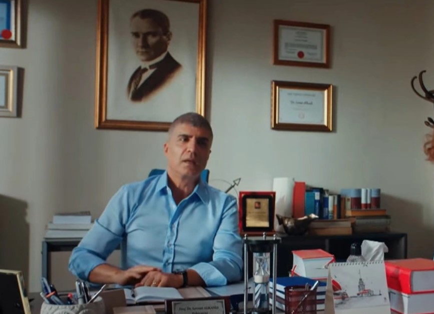 Kızıl Goncalar’da Özcan Deniz’in Atatürk hakkında söyledikleri gündem oldu!