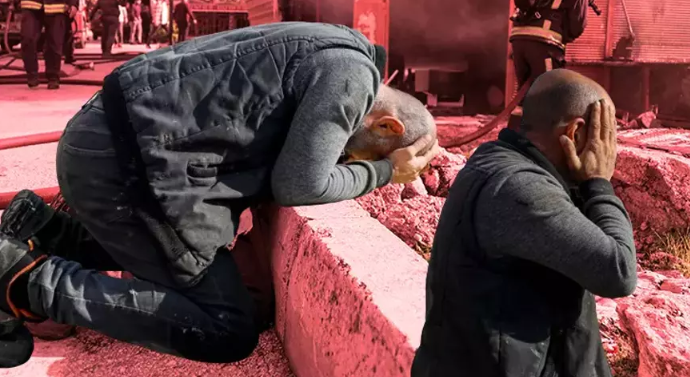 Gözlerinin önünde her şeyini kaybetti, çaresizce izledi