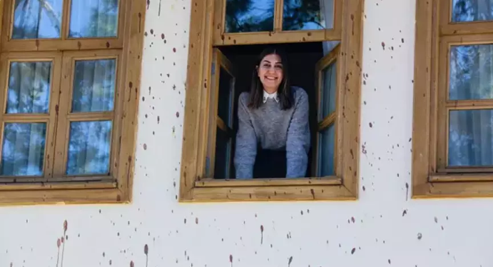 Yarasa kabusu! Oteli bastılar