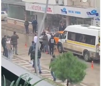 Bursa’da sokağı ringe çevirdiler Bursa’da sokağı ringe çevirdiler