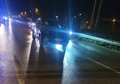 Bursa’da yoldan karşıya geçmek isteyen adama otomobil çarptı: 1 yaralı