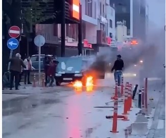 Bursa’da otomobil alevlere teslim oldu
