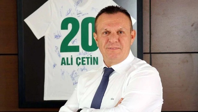 Eski başkana trafikte bıçaklı saldırı