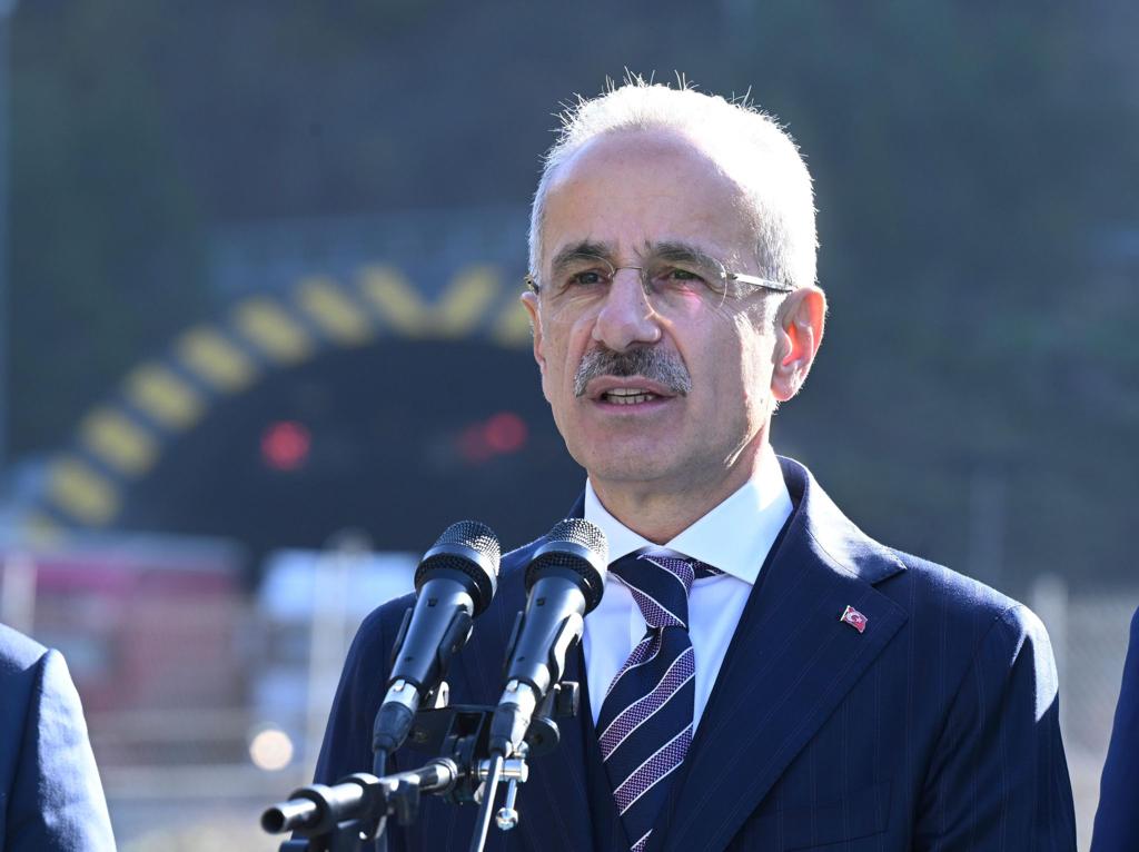 Bakan Uraloğlu: Ankara-İstanbul arası ‘Süper Hızlı Tren Projesi’ne başladık