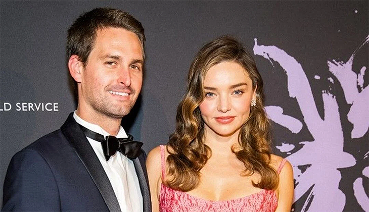 Dördüncü kez anne olacak Miranda Kerr’den yeni yıl pozu