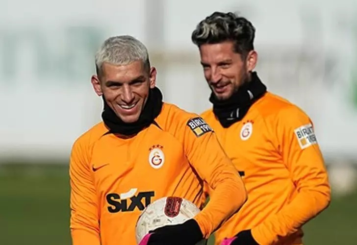 Galatasaray antrenmanında sürpriz isim!