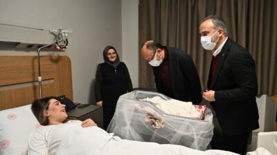 Başkan Aktaş yılın ilk bebeklerini ziyaret etti