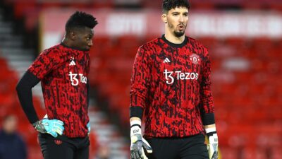 Manchester United’dan Altay Bayındır paylaşımı
