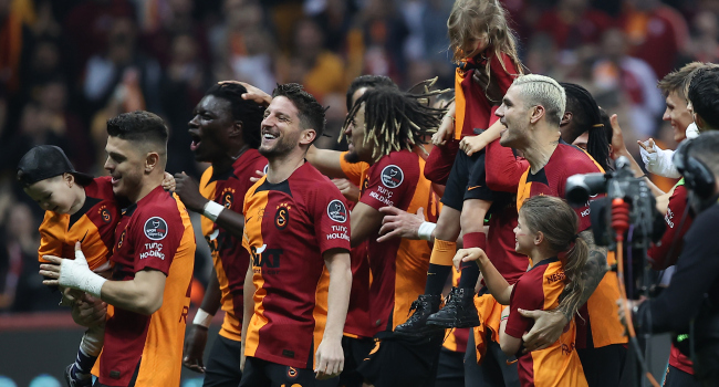 Galatasaray’da futbolculara 80 milyonluk ödeme