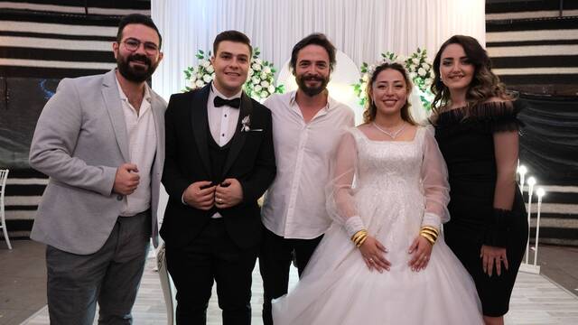 Ahmet Kural hayranının düğününü bastı