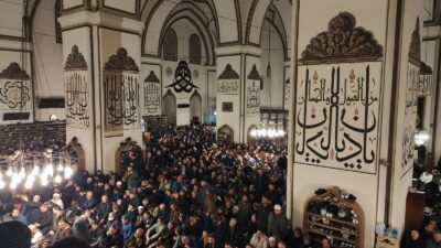 Bursa’da binlerce kişi Ulucami’de şehitler için dua etti