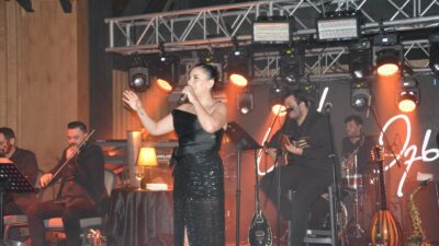 Tatilciler yeni yıla Merve Özbey ile ‘merhaba’ dedi