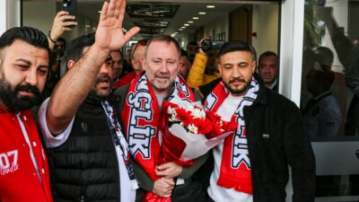 Antalyaspor’un yeni teknik direktörü Sergen Yalçın, Antalya’da