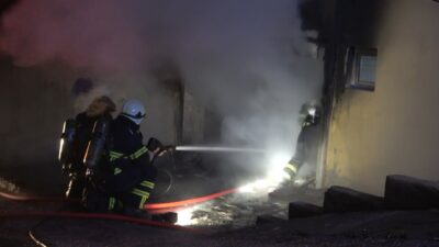 Bursa’da 4 katlı binada yangın paniği
