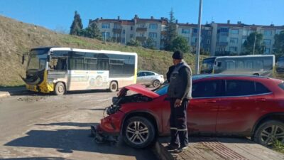 Bursa’da belediye otobüsü kaza yaptı!