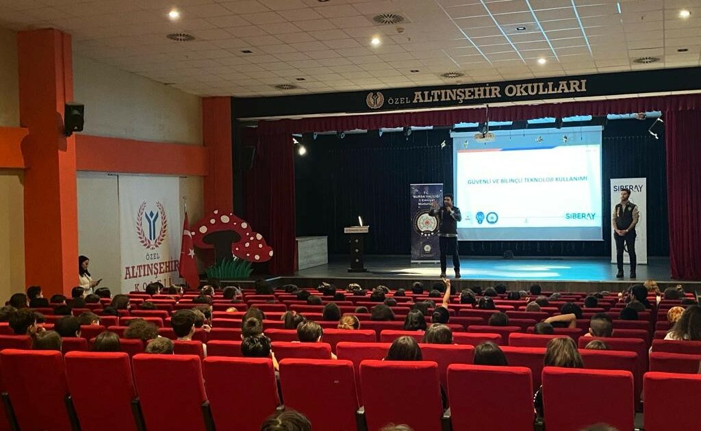 Bursa emniyetinden öğrencilere ‘Siber Güvenlik’ eğitimi Bursa emniyetinden öğrencilere ‘Siber Güvenlik’ eğitimi