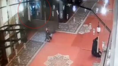 Fatih Camisinde bıçaklı saldırı: Zanlı bir gün önce de Bursa’da bir kişiyi darp etmiş!