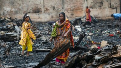 Bangladeş’te gecekondu mahallesinde yangın