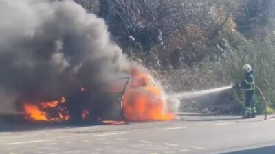 Bursa’da seyir halindeki otomobil alevlere teslim oldu