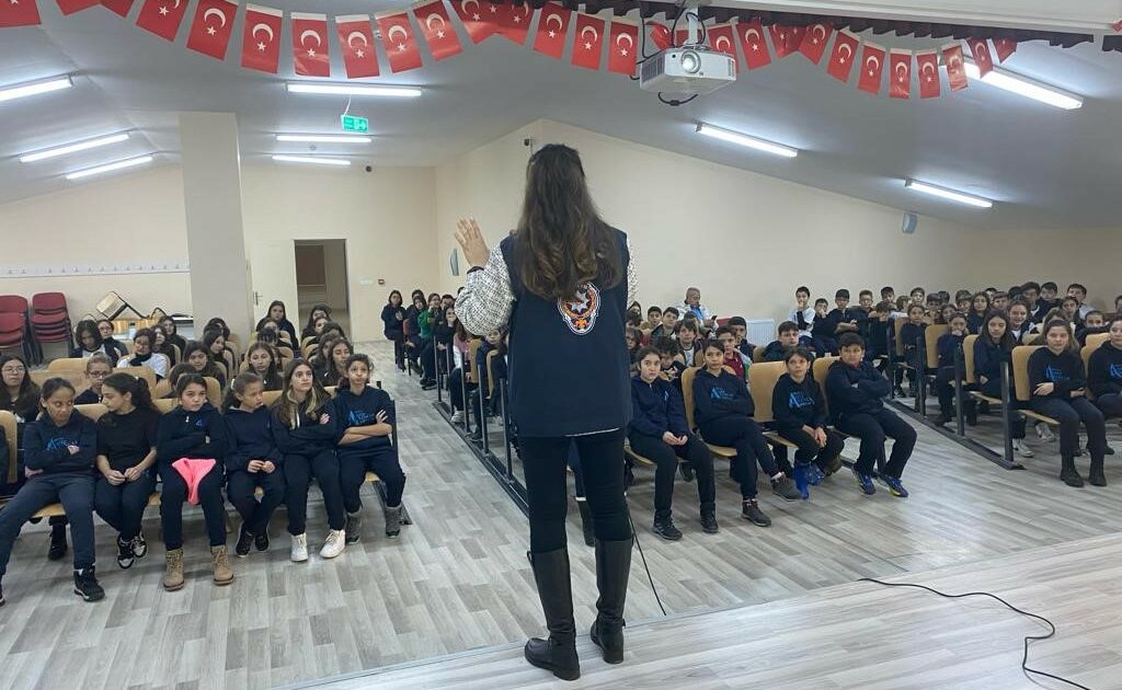 Bursa’da ekipler vatandaşları bilgilendirdi Bursa’da ekipler vatandaşları bilgilendirdi