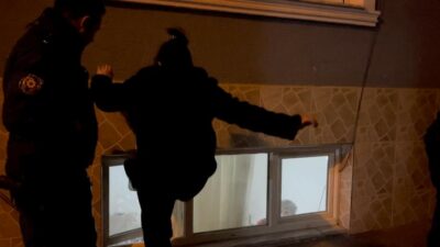 Bursa’da sinirli kadın erkek arkadaşının evini bastı