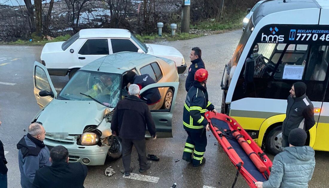 Bursa’da kaza… Özel halk minibüsü otomobil ile çarpıştı!