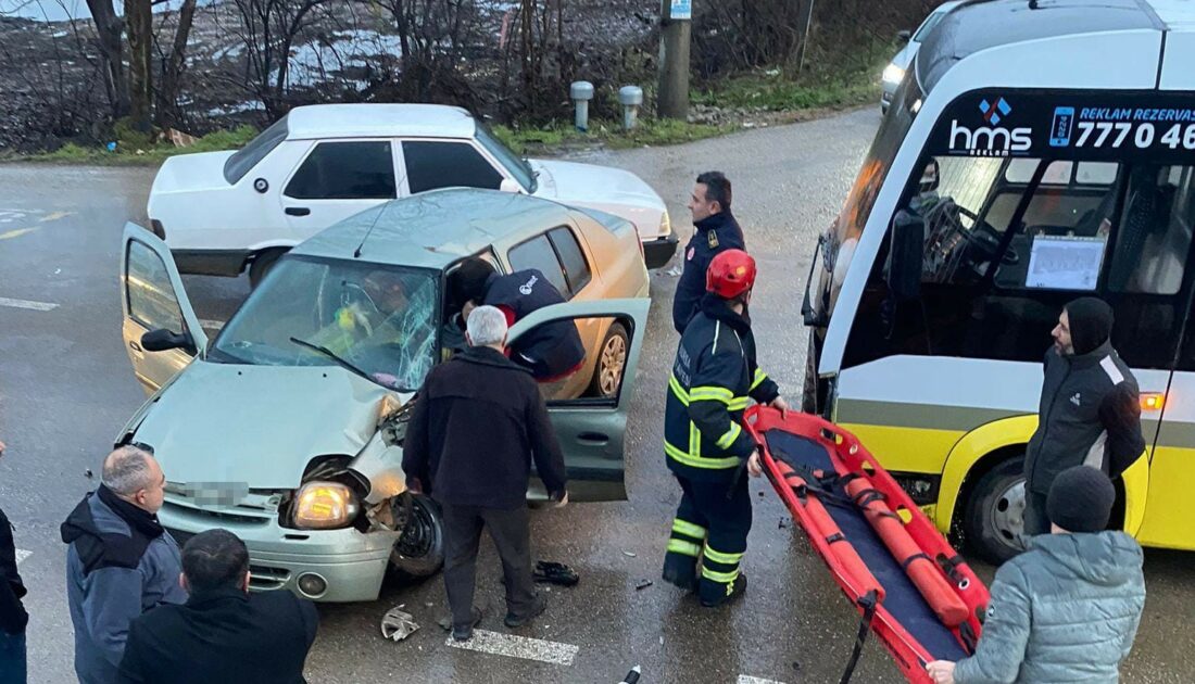 Bursa’da kaza… Özel halk minibüsü otomobil ile çarpıştı!