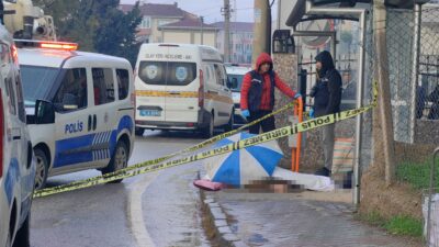Bursa’da kahreden son: Cenazeyi şemsiyeyle korudular