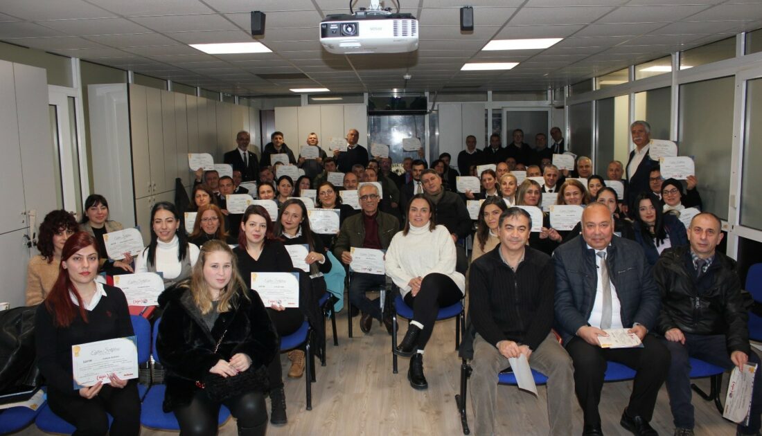 Bursa’da market çalışanları eğitim sertifikalarını aldı