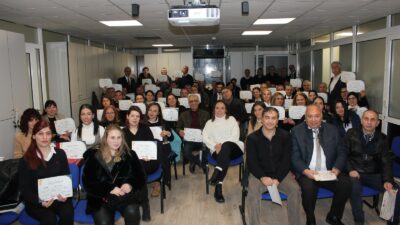 Bursa’da market çalışanları eğitim sertifikalarını aldı