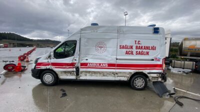 Bursa’da hastaneden dönen ambulansa TIR çarptı