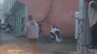 Bursa’da genç kızlar birbirine girdi!