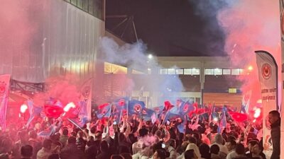 Bursa’da işçilerin zam sevinci sabaha kadar sürdü