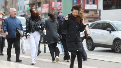 Bursalıların lodosla mücadelesi!