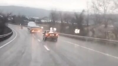 Bursa trafiğinde kardan adam görüldü!