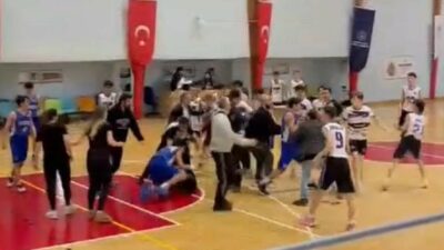 Bursa’da saha karıştı, oyuncular birbirine girdi!
