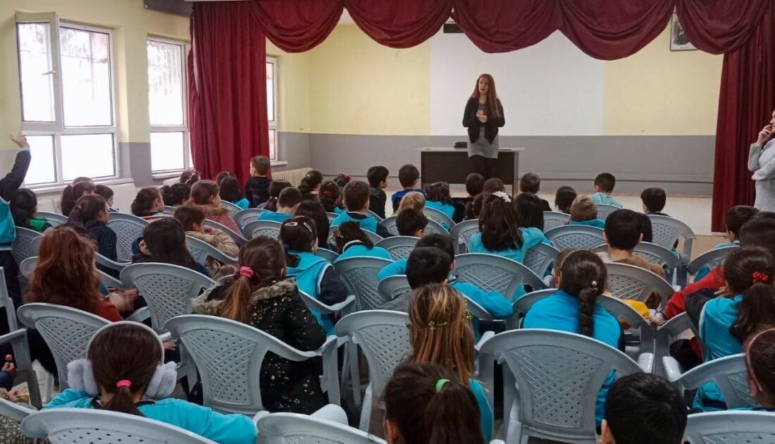 Bursa’da genç yazar öğrencilerle buluştu