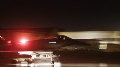 ABD ve İngiltere’den Yemen’deki Husilere ait 8 noktaya saldırı