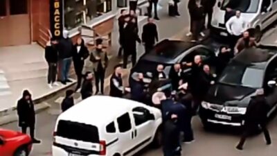 Bursa’da kavgayı mahalleli önledi