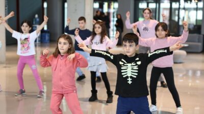 Nilüferli öğrencilerin tatili dolu dolu geçiyor