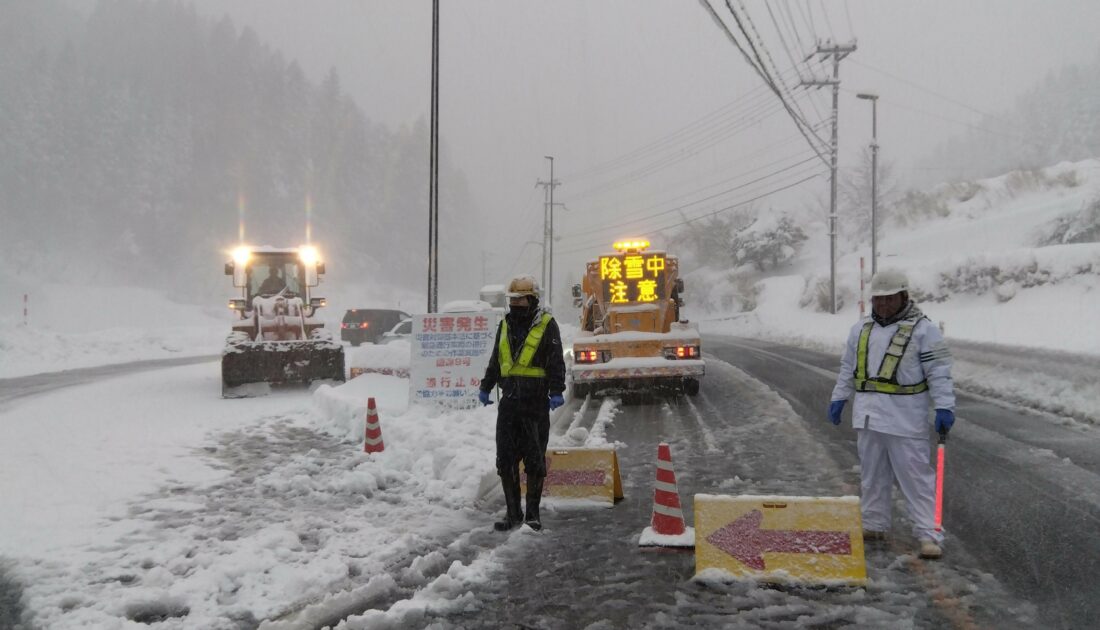 Japonya’da şiddetli kar yağışı: Uçuşlar iptal edildi