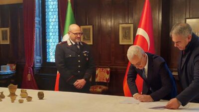 Türkiye’den kaçırılan 10 toprak eser geri dönüyor
