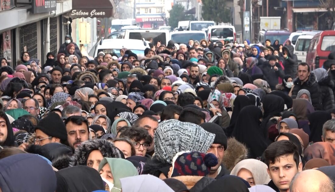 Bursa’da ucuz tencere tabak çılgınlığı… Adeta birbirlerini ezdiler