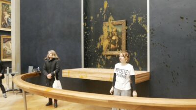 Fransa’da aktivistler Mona Lisa tablosuna çorba fırlattı