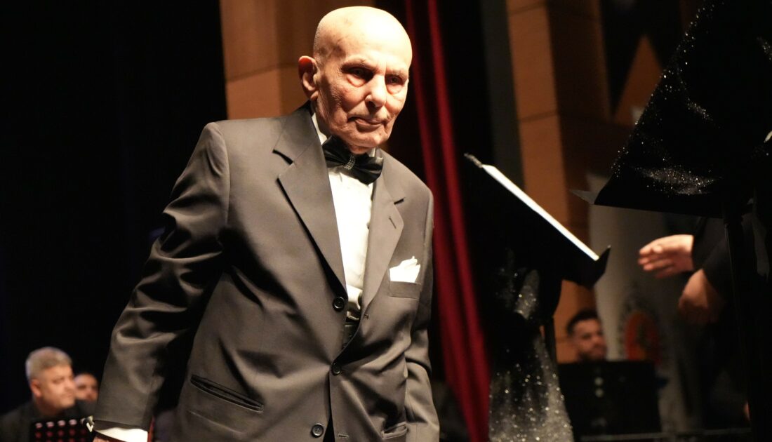 Asırlık çınar sahnede: 100 yaşındaki koristten solo şov