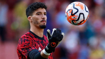 Altay Bayındır ilk kez oynadı! Manchester turladı