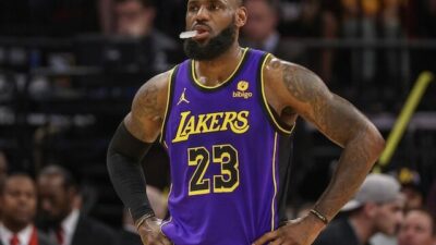 Los Angeles derbisinde kazanan Lakers