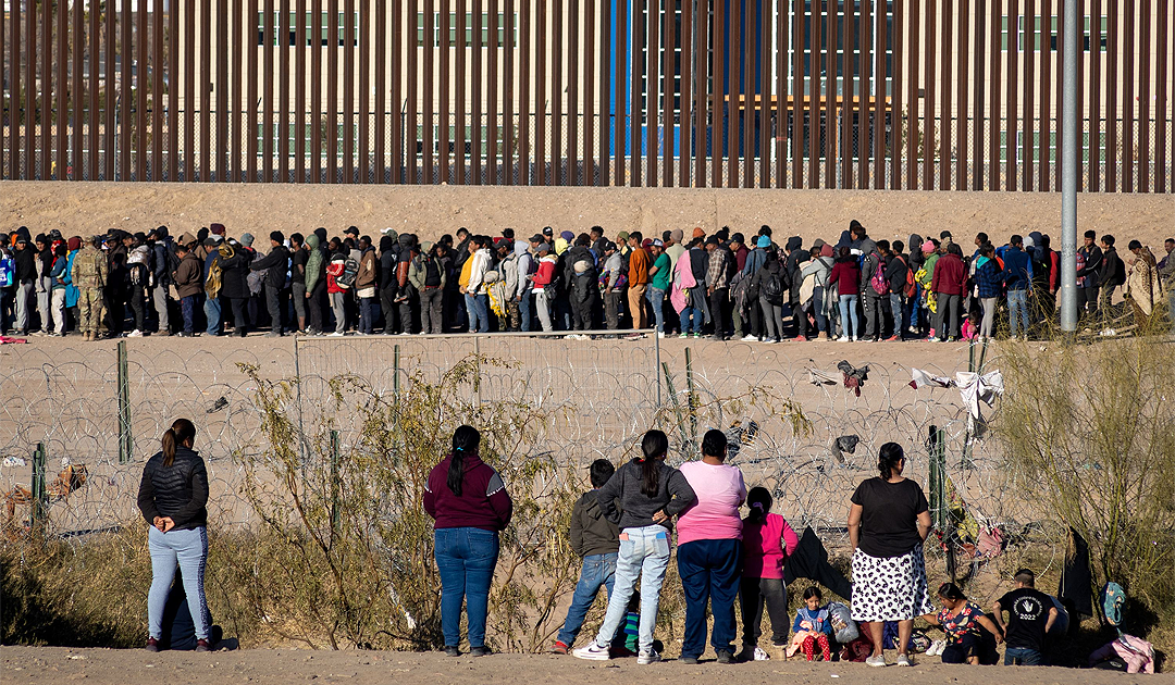 Biden, ABD-Meksika sınırını kapatacağını belirtti